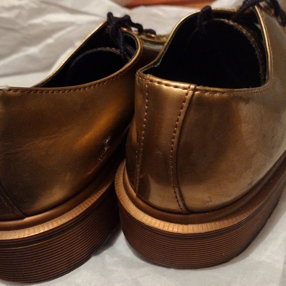 Gold Dr. Martens? Unisex sz M7/9W - Picture 4 of 6